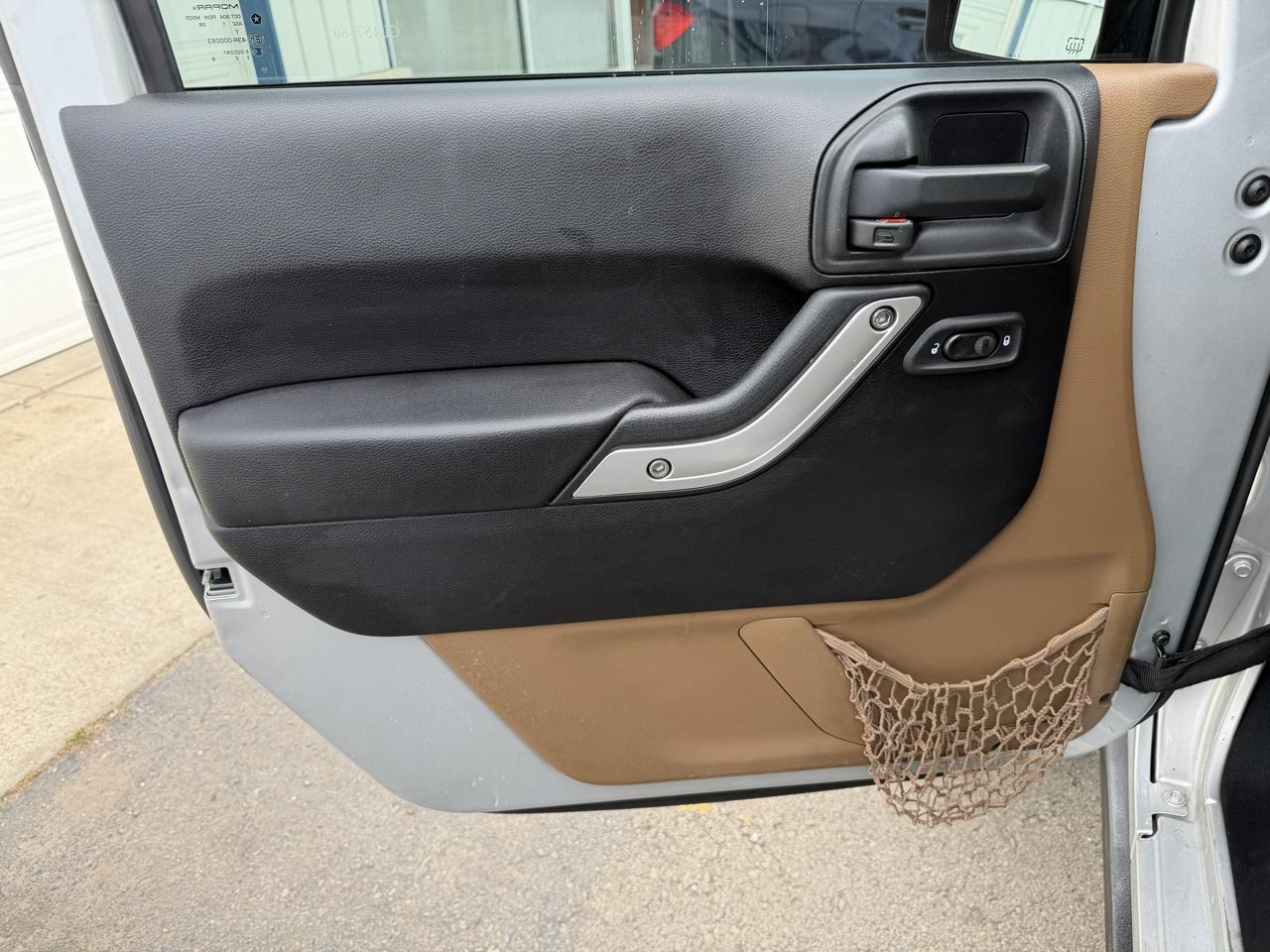 Jeep Wrangler Unlimited 4WD 4dr Sahara 2012