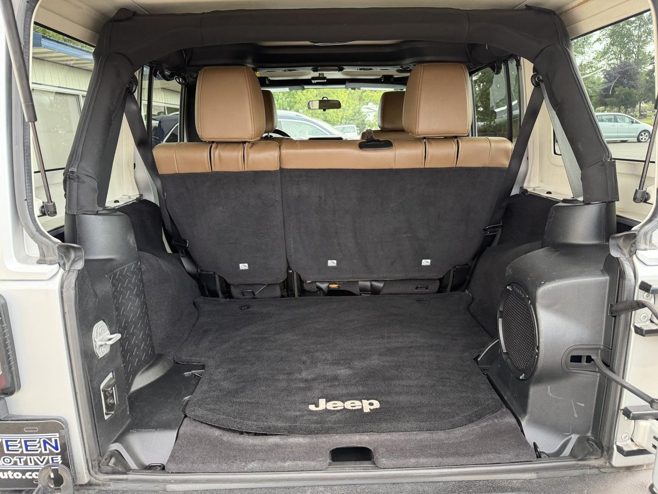 Jeep Wrangler Unlimited 4WD 4dr Sahara 2012
