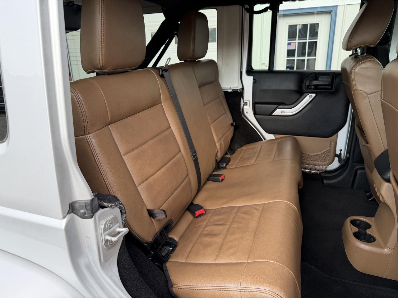 Jeep Wrangler Unlimited 4WD 4dr Sahara 2012