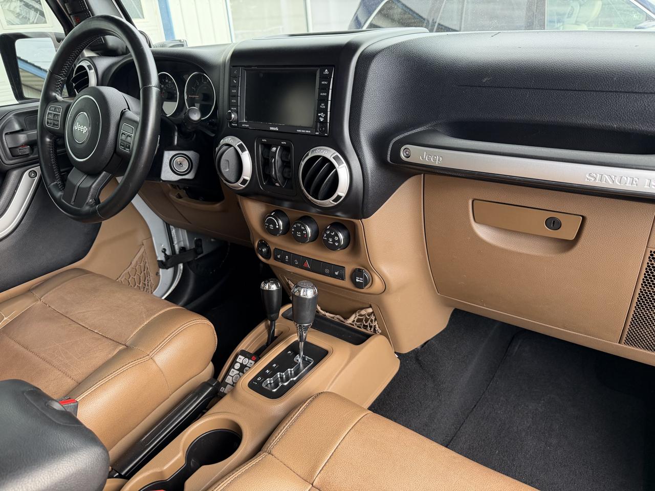 Jeep Wrangler Unlimited 4WD 4dr Sahara 2012