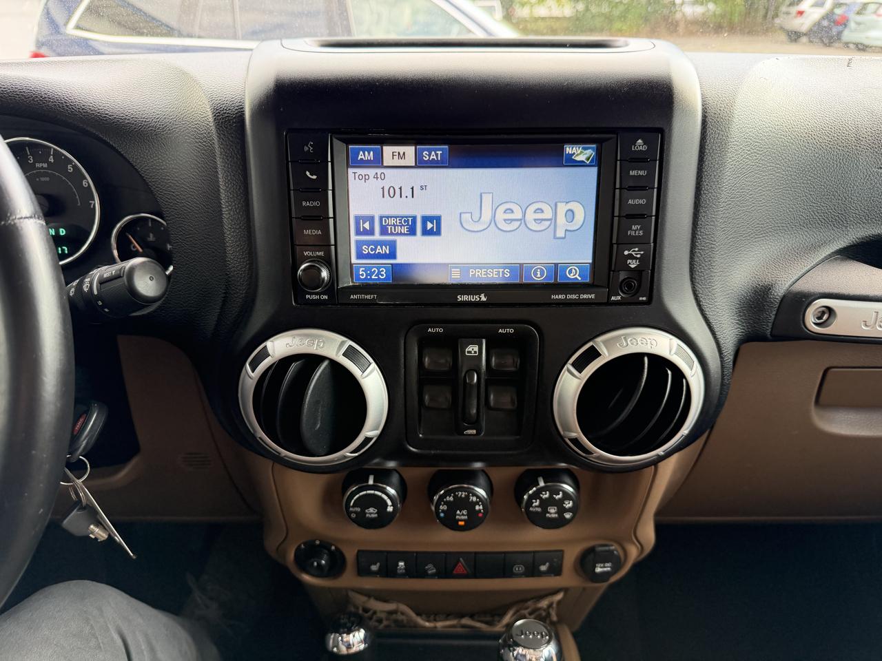Jeep Wrangler Unlimited 4WD 4dr Sahara 2012