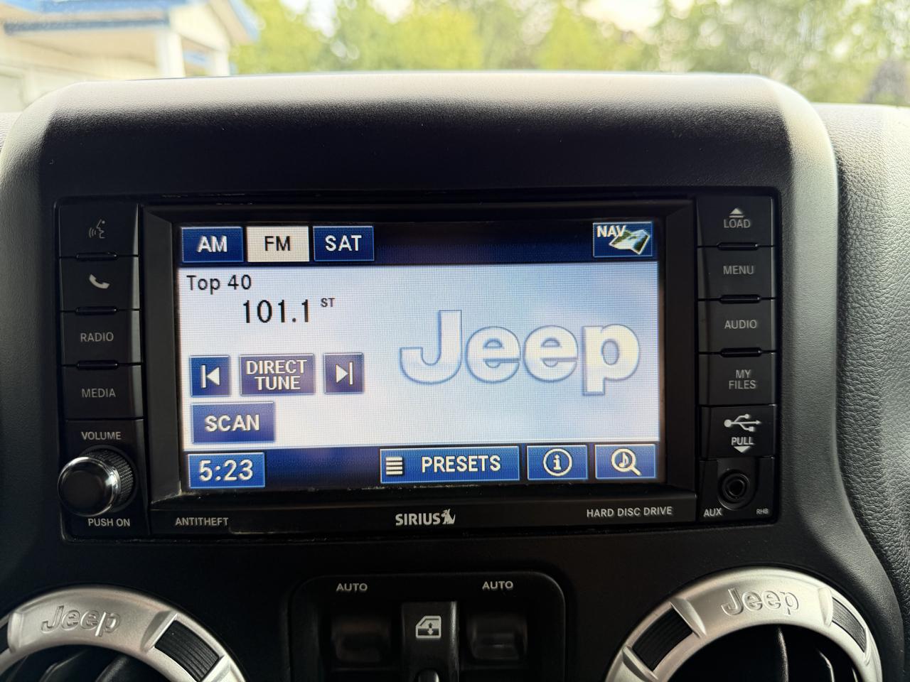 Jeep Wrangler Unlimited 4WD 4dr Sahara 2012
