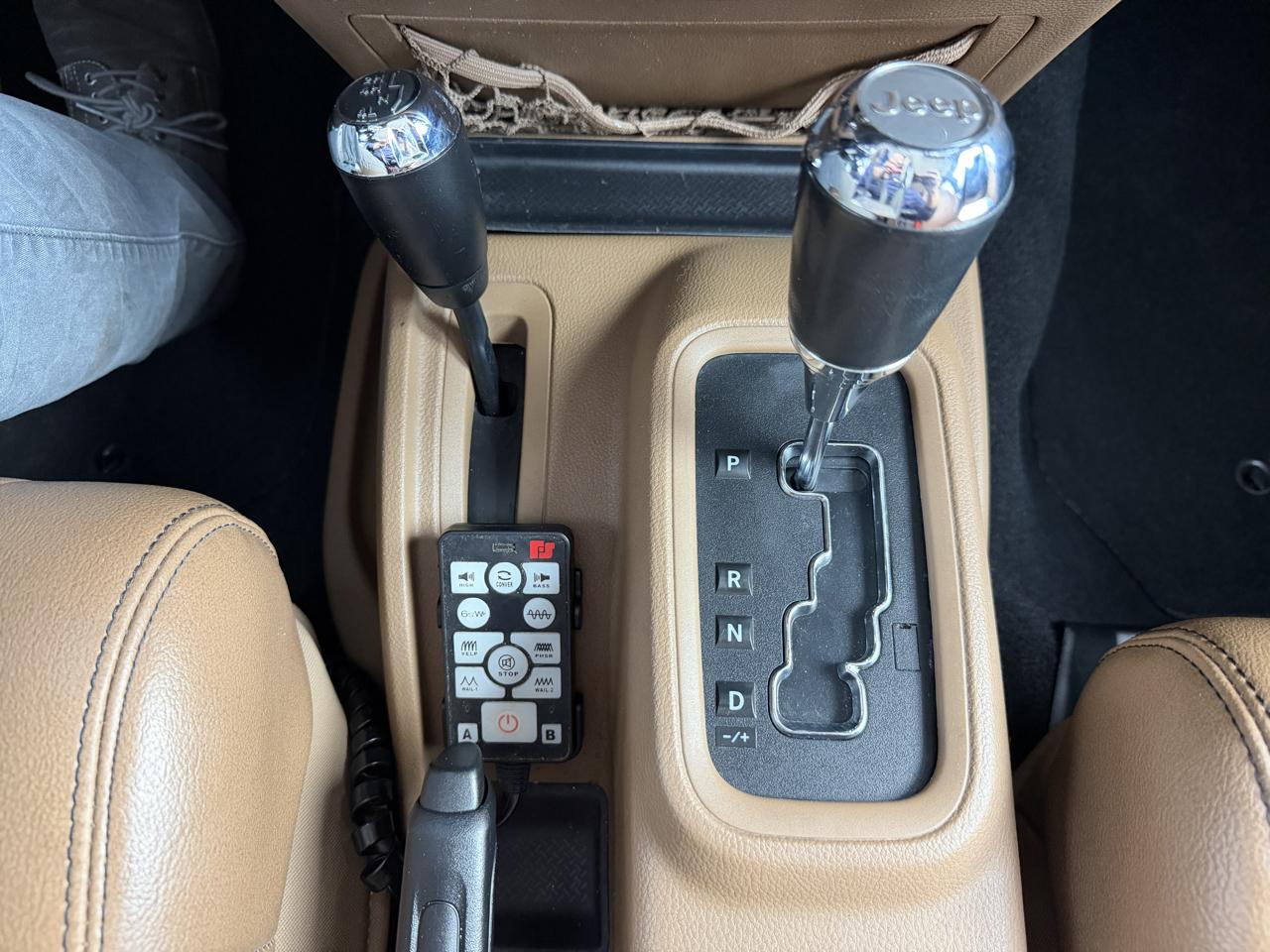 Jeep Wrangler Unlimited 4WD 4dr Sahara 2012