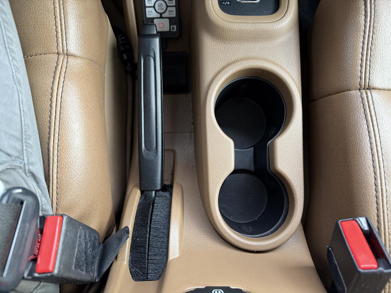 Jeep Wrangler Unlimited 4WD 4dr Sahara 2012
