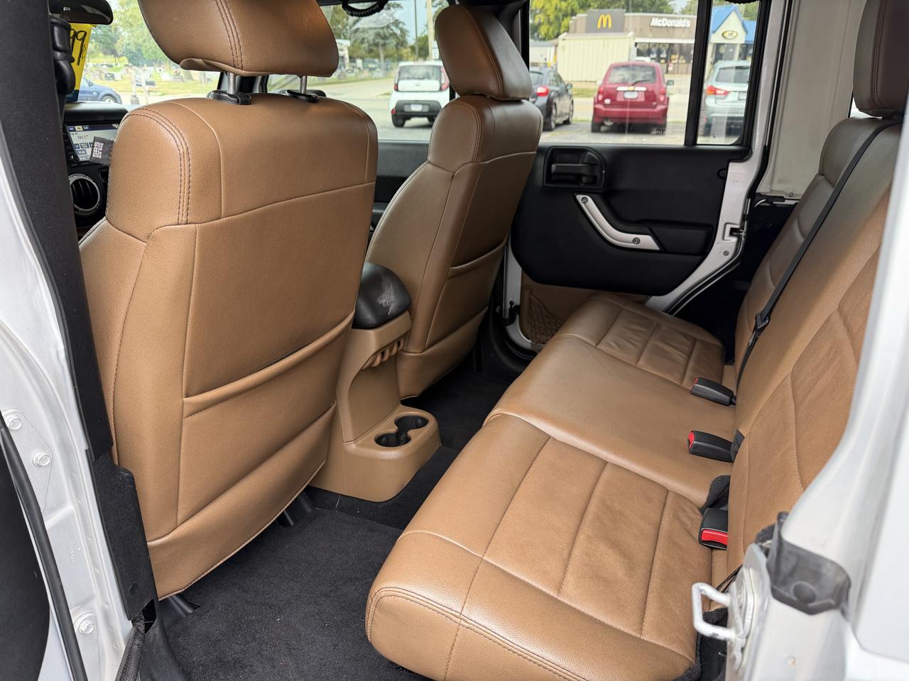 Jeep Wrangler Unlimited 4WD 4dr Sahara 2012
