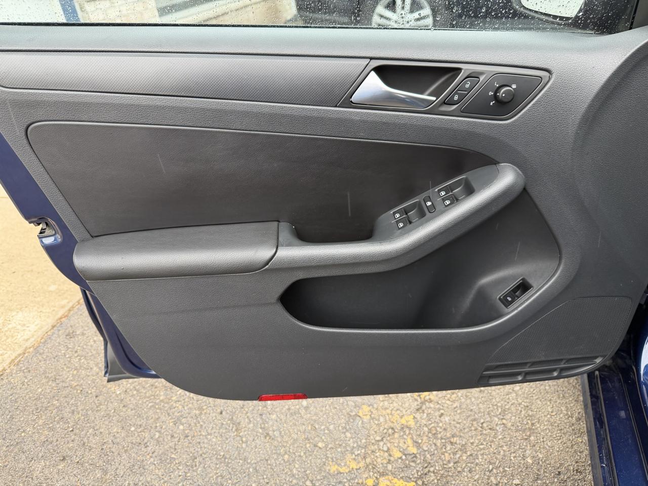 Volkswagen Jetta Sedan 4dr Auto SE 2012