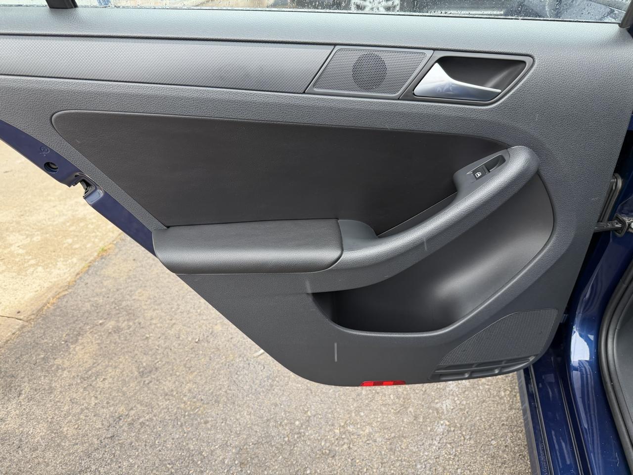 Volkswagen Jetta Sedan 4dr Auto SE 2012