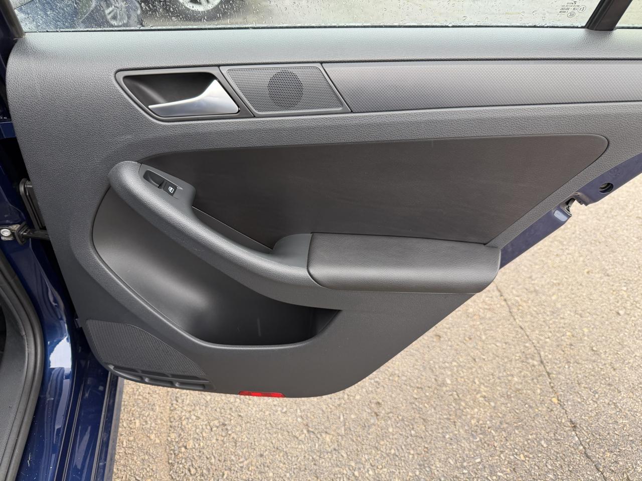 Volkswagen Jetta Sedan 4dr Auto SE 2012