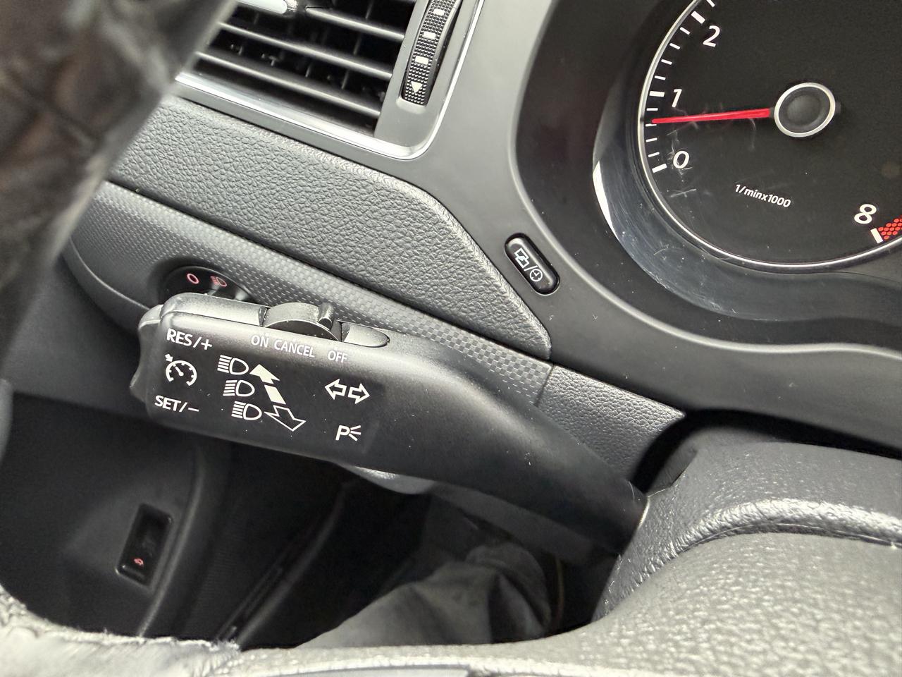 Volkswagen Jetta Sedan 4dr Auto SE 2012