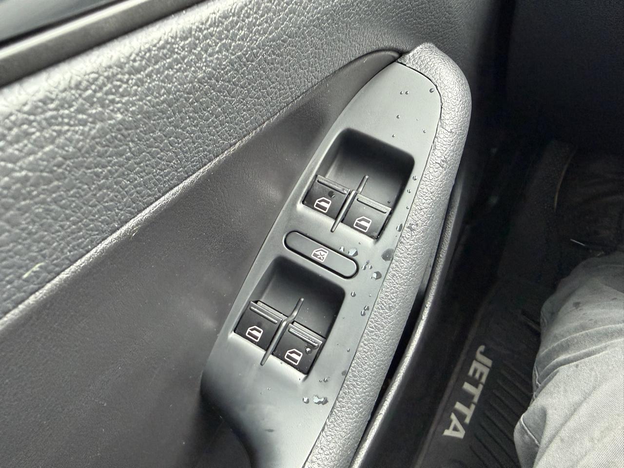 Volkswagen Jetta Sedan 4dr Auto SE 2012
