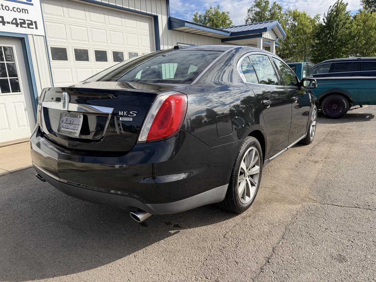 Lincoln MKS 4dr Sdn AWD 2009