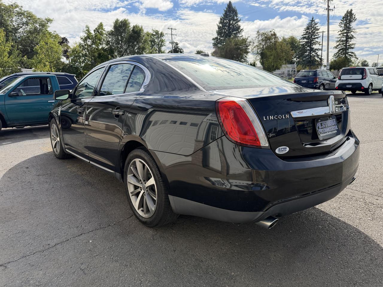 Lincoln MKS 4dr Sdn AWD 2009