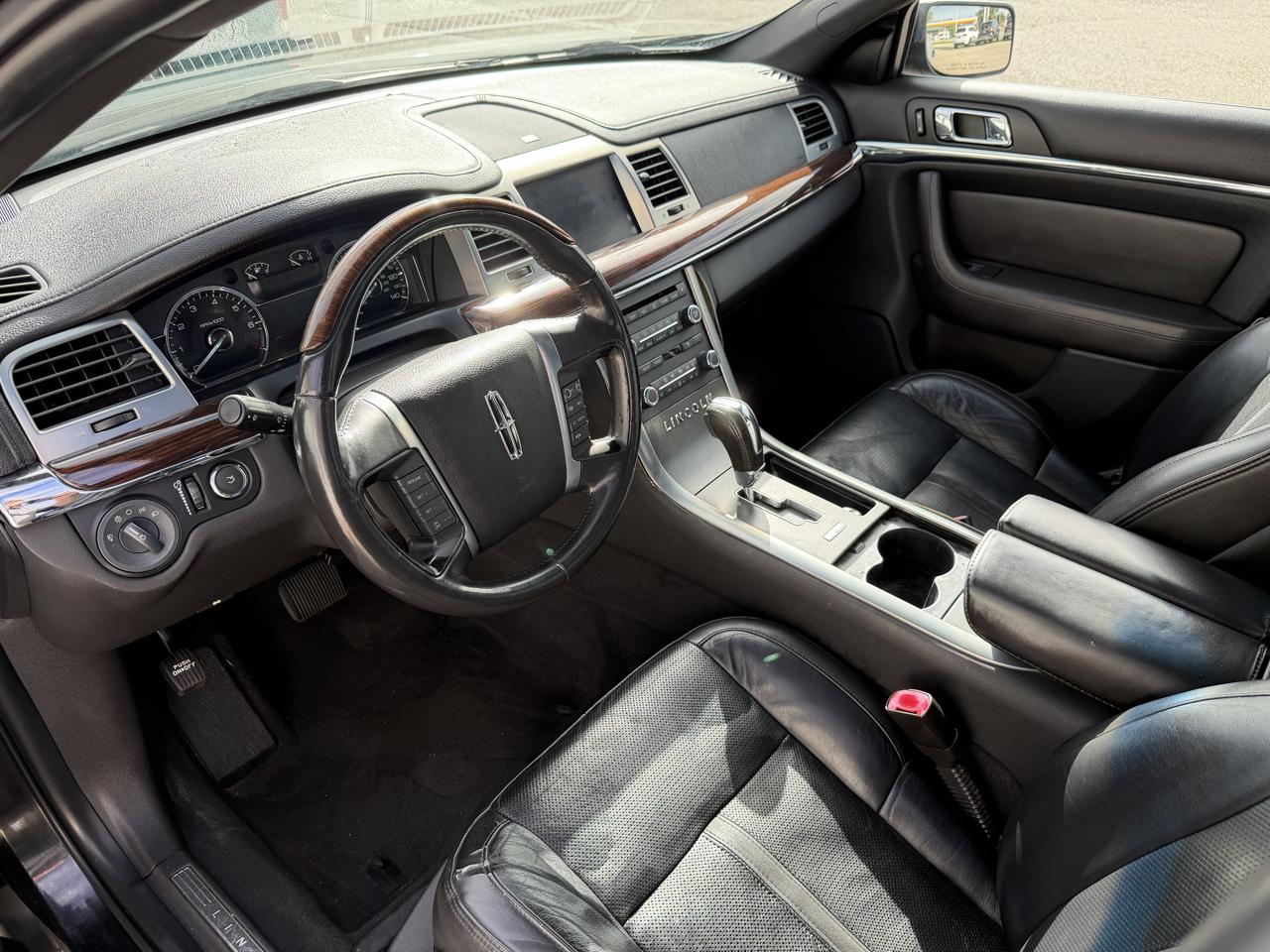 Lincoln MKS 4dr Sdn AWD 2009