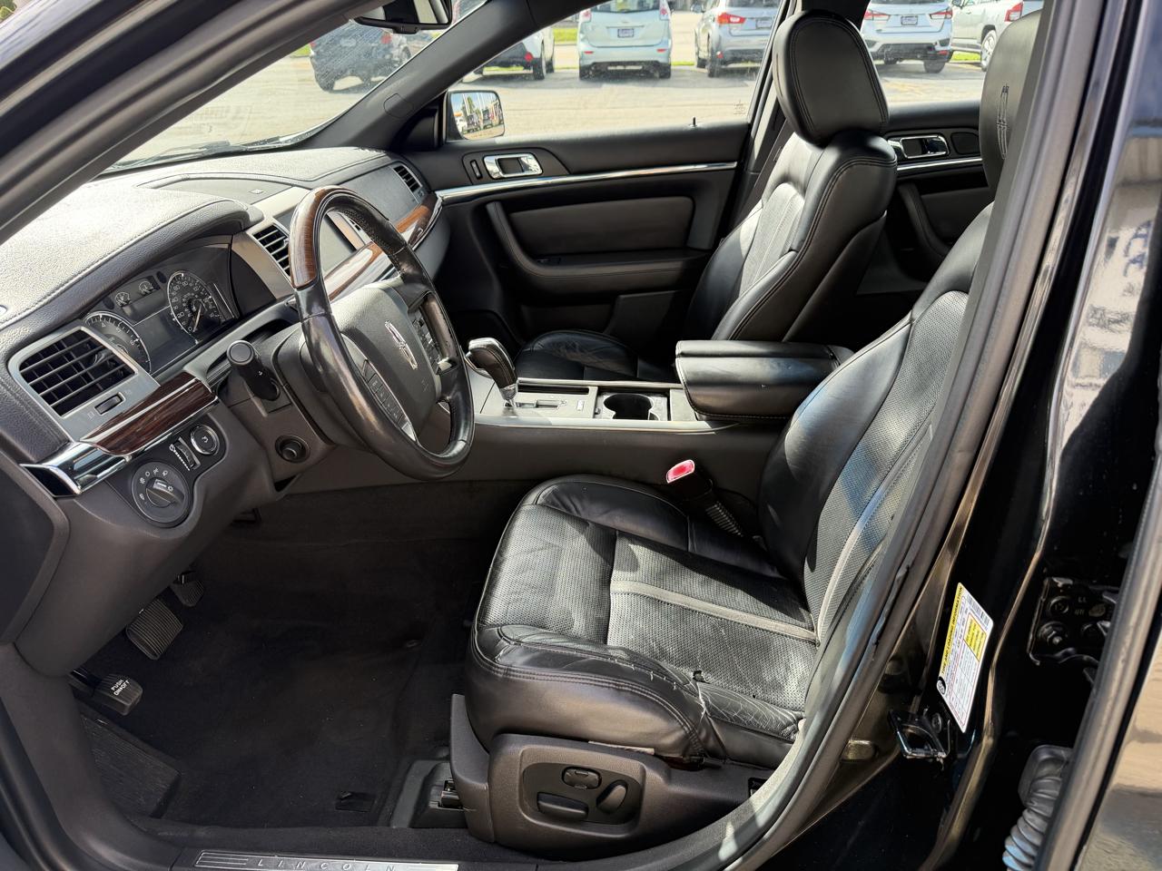 Lincoln MKS 4dr Sdn AWD 2009