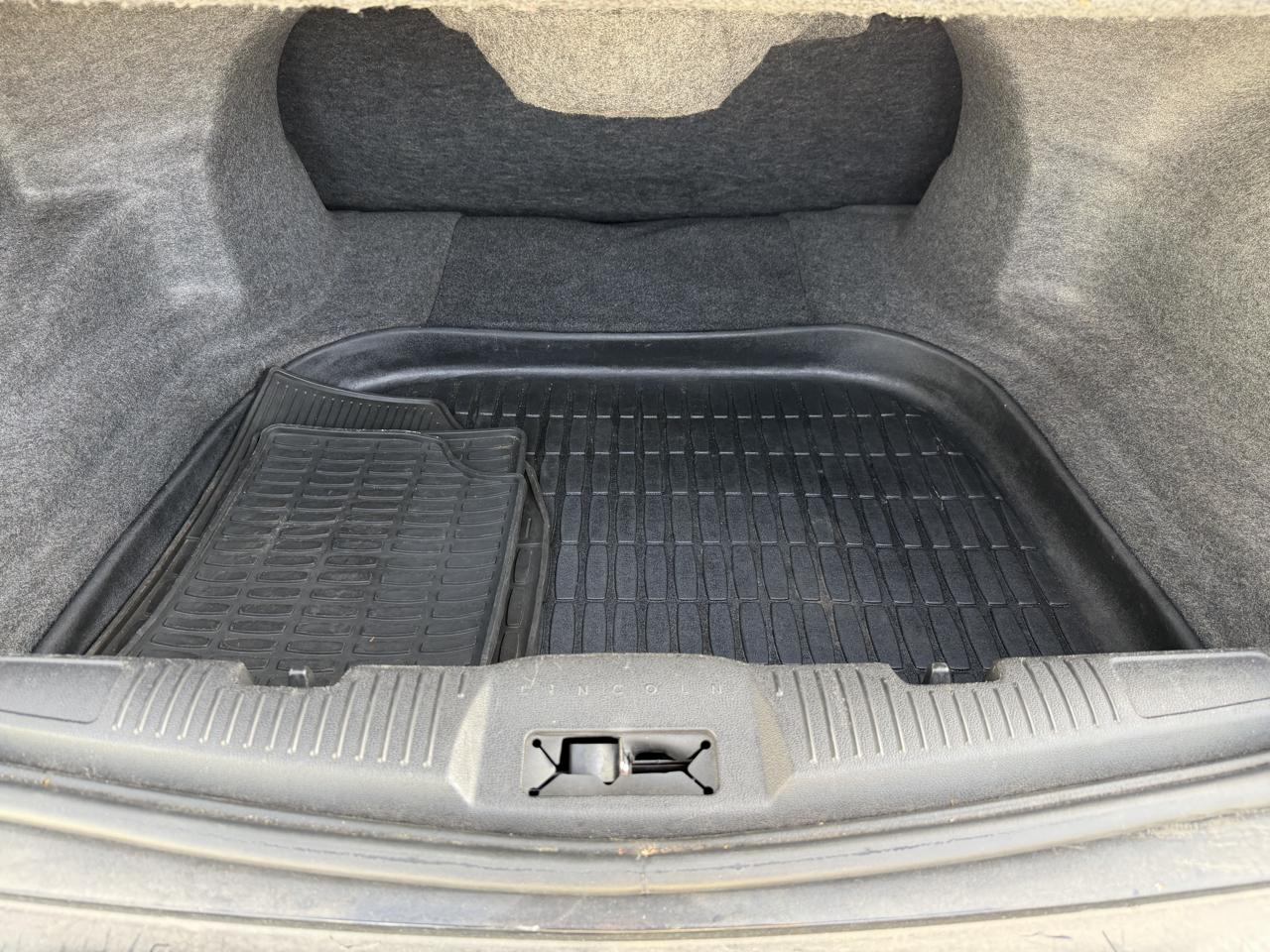 Lincoln MKS 4dr Sdn AWD 2009