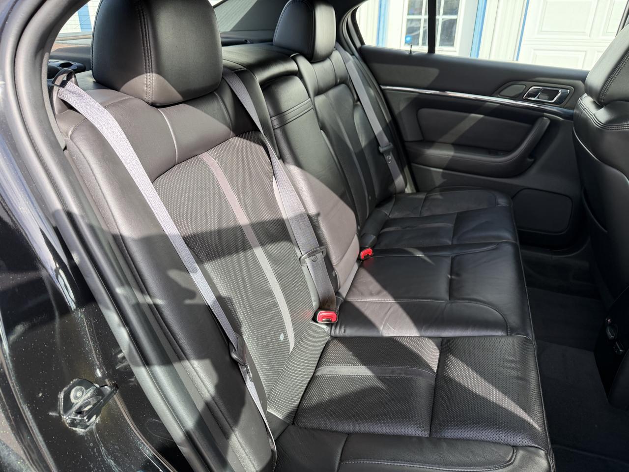 Lincoln MKS 4dr Sdn AWD 2009