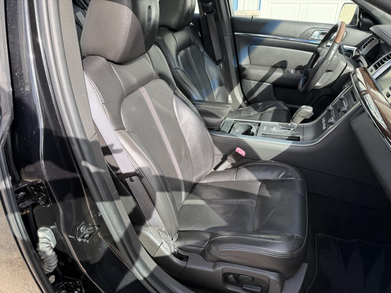 Lincoln MKS 4dr Sdn AWD 2009