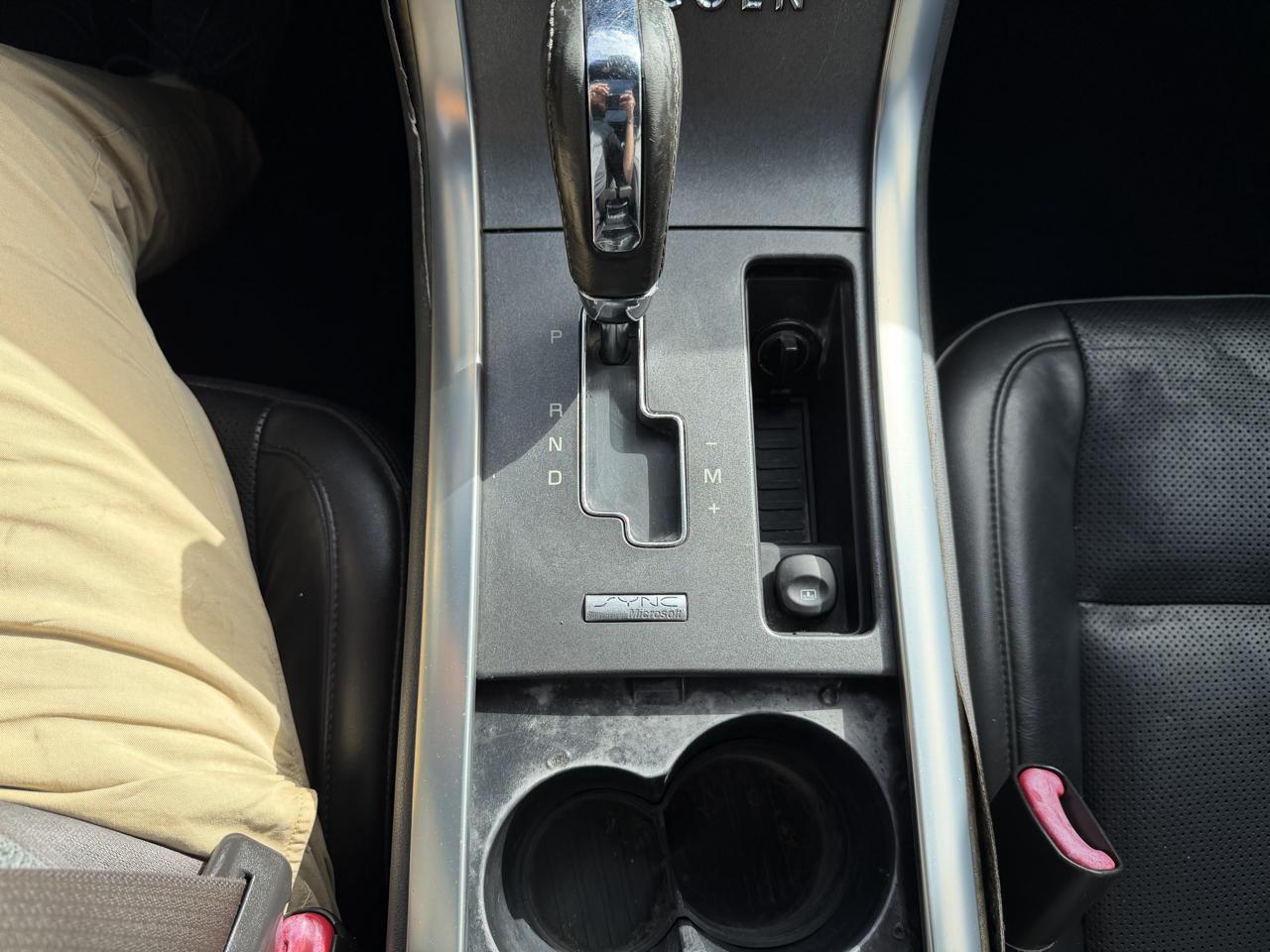 Lincoln MKS 4dr Sdn AWD 2009