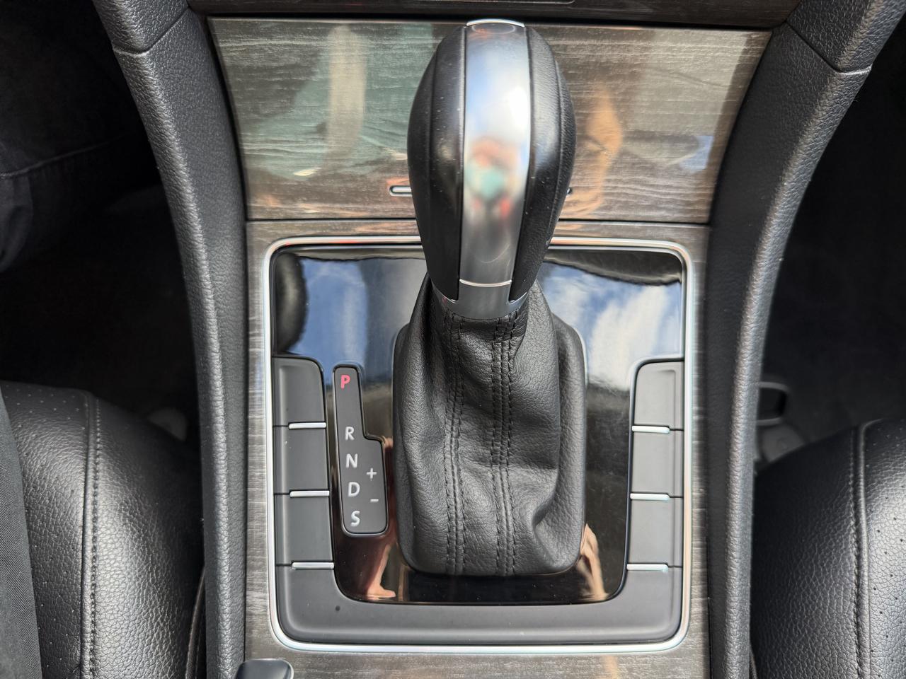 Volkswagen Passat 4dr Sdn 1.8T Auto SE 2016