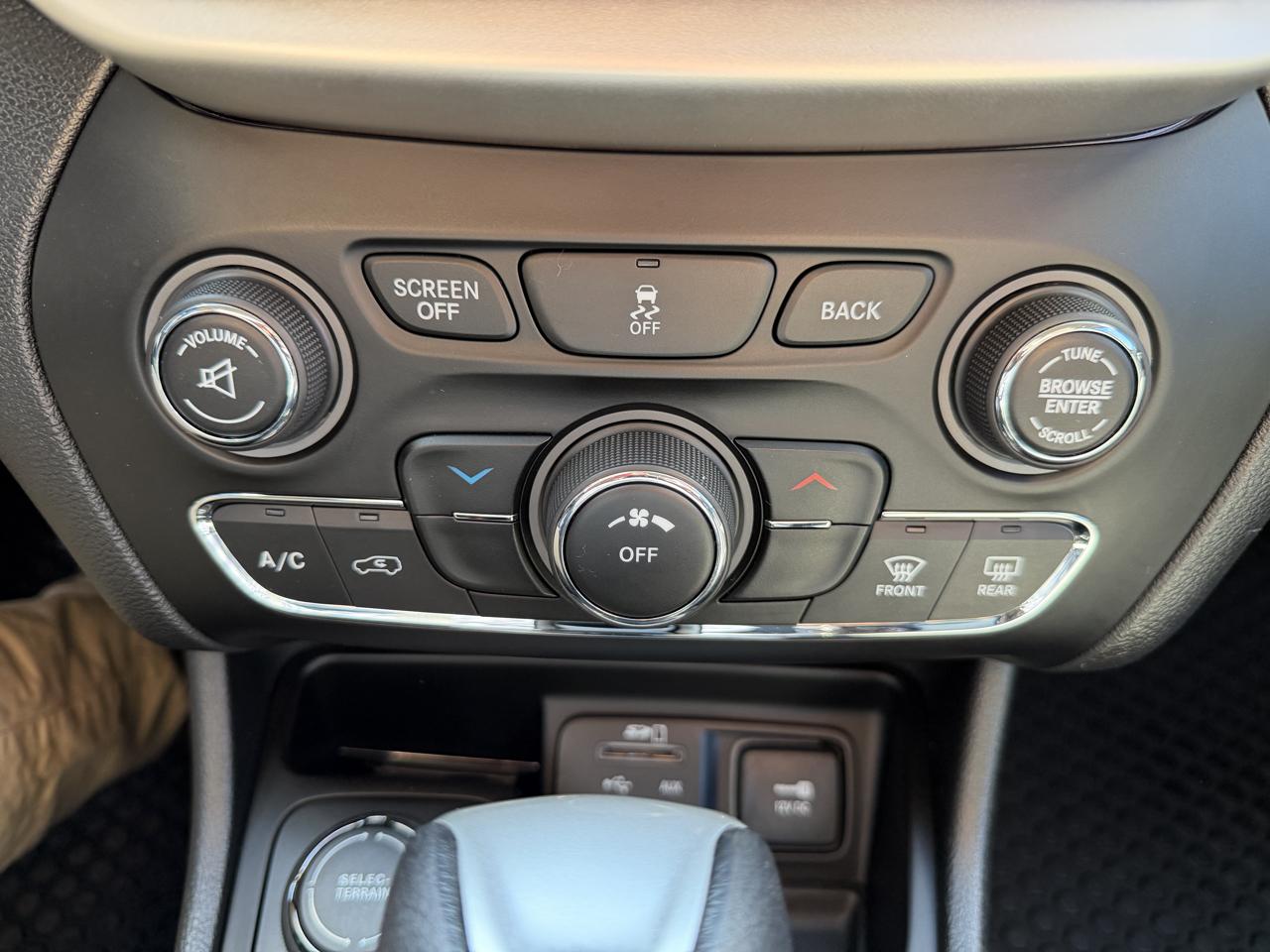 Jeep Cherokee 4WD 4dr Latitude 2014