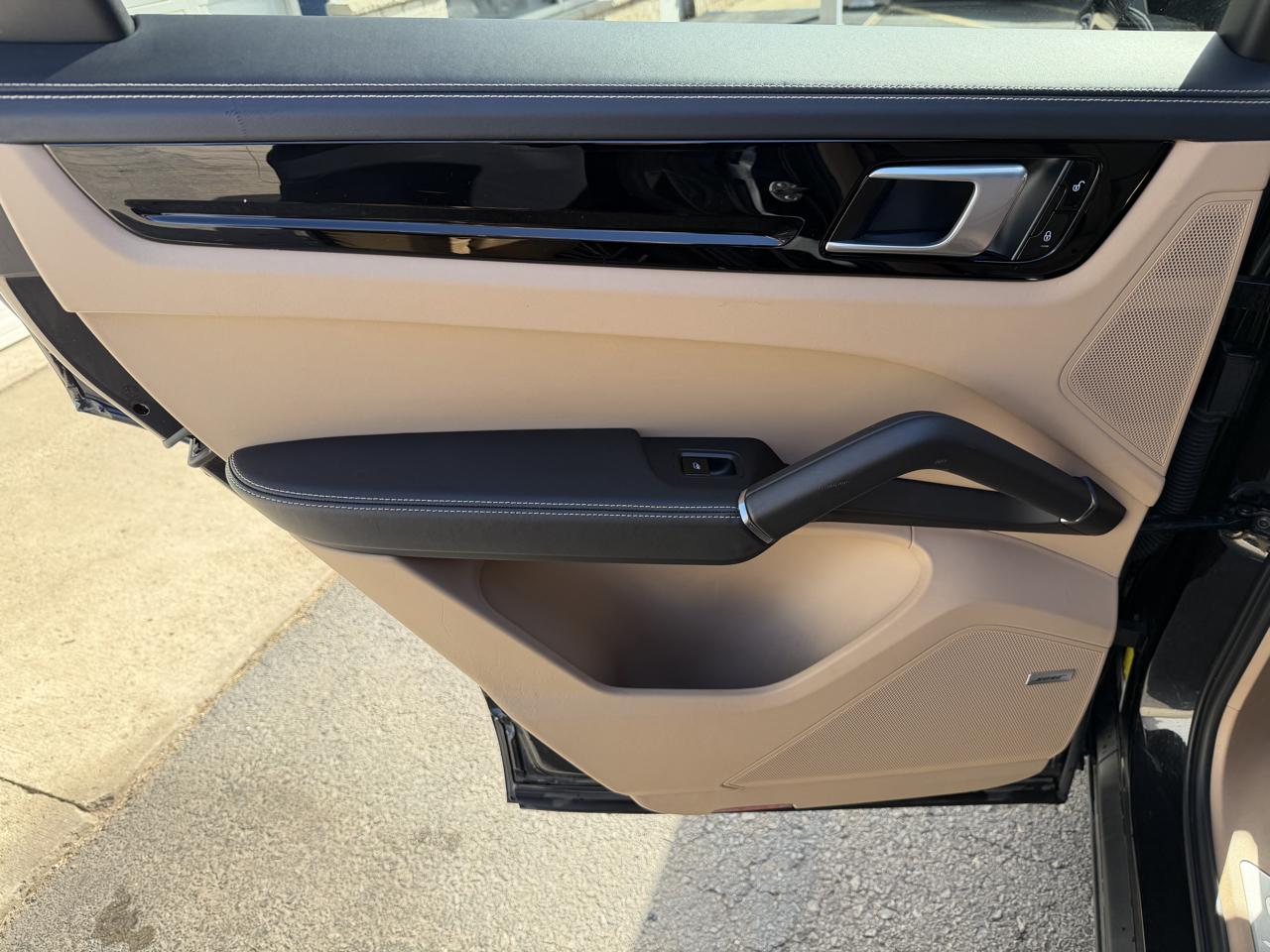 Porsche Cayenne photo 14