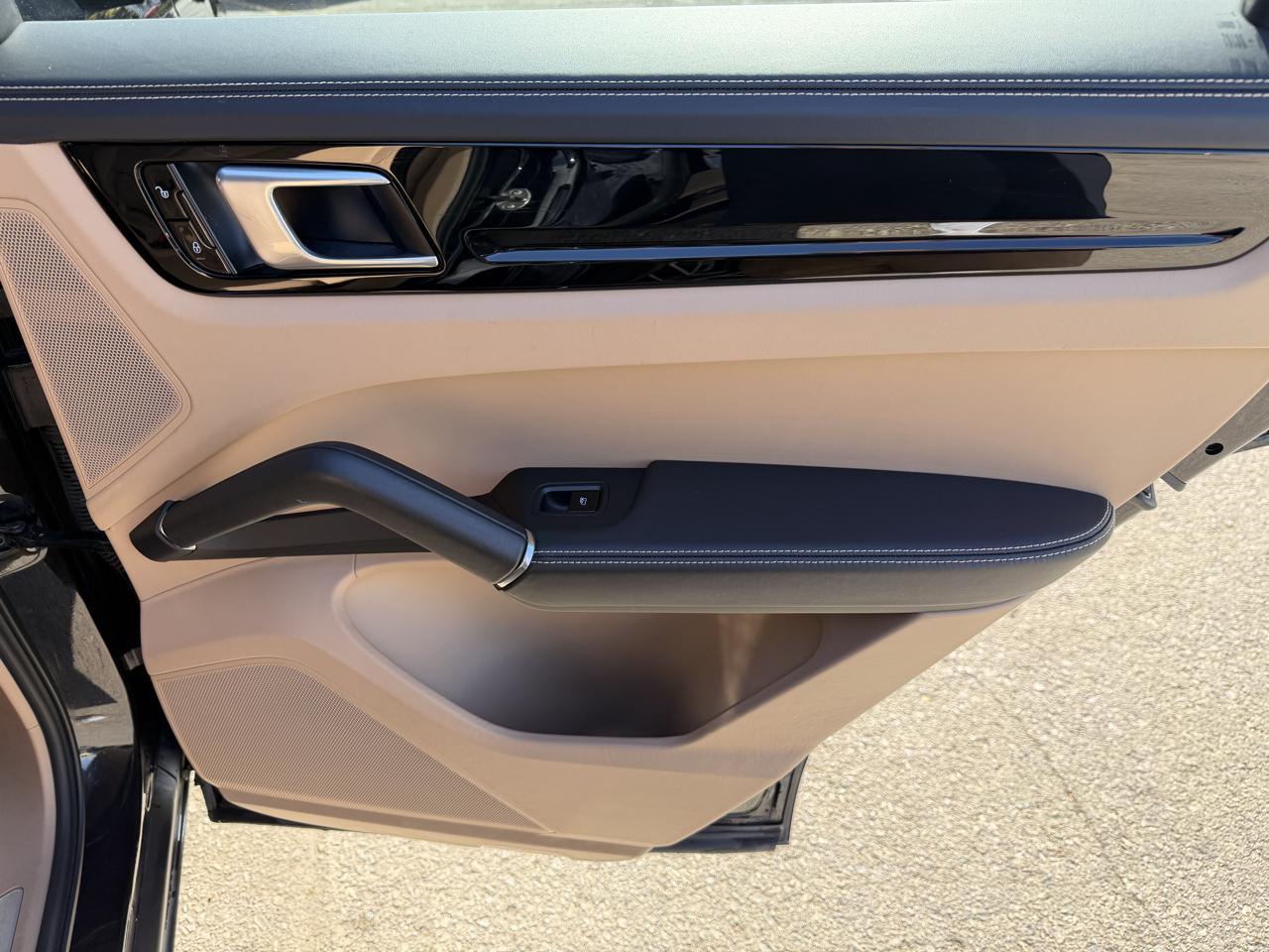 Porsche Cayenne photo 18