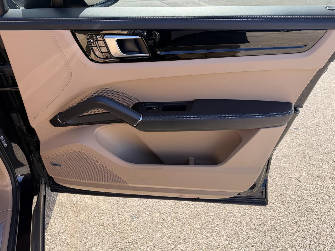 Porsche Cayenne photo 21