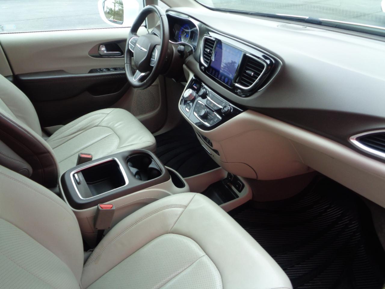 Chrysler Pacifica Touring-L Plus 2017