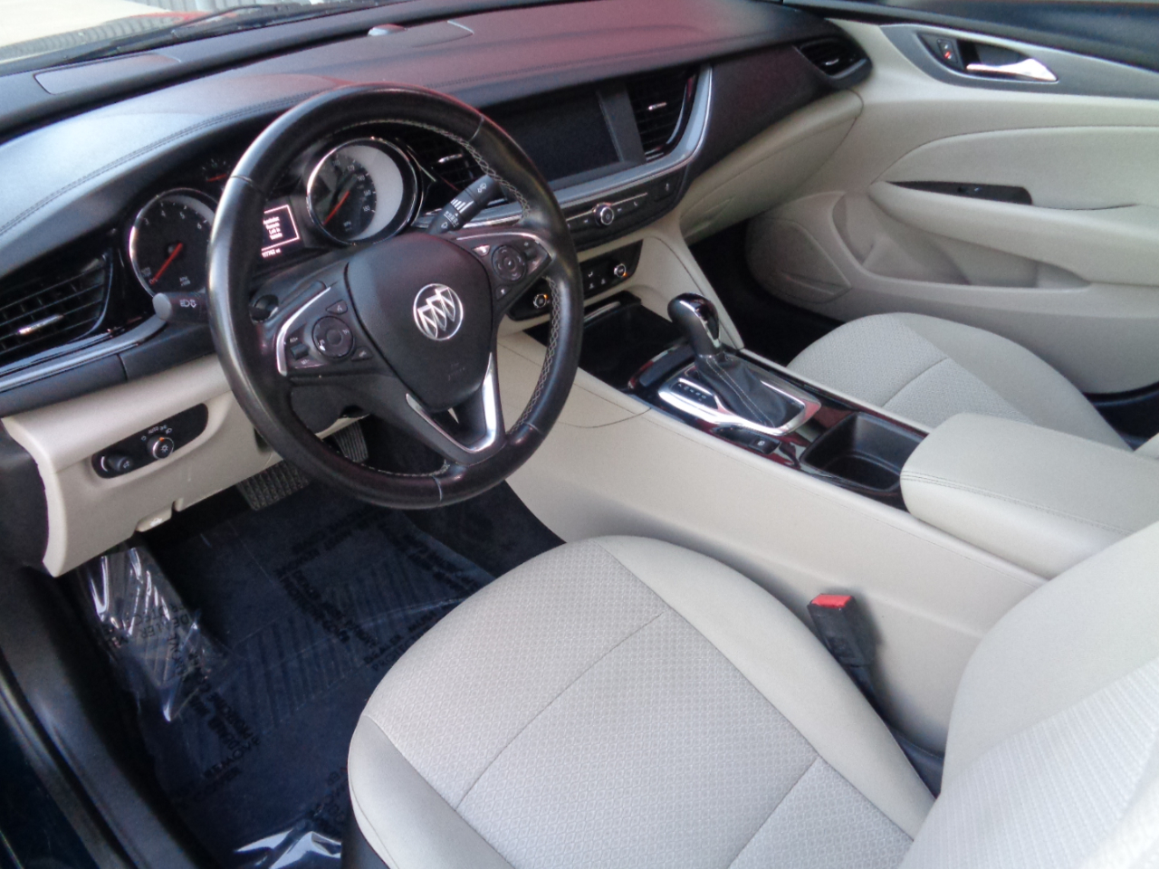 2018 Buick Regal Preferred photo 2