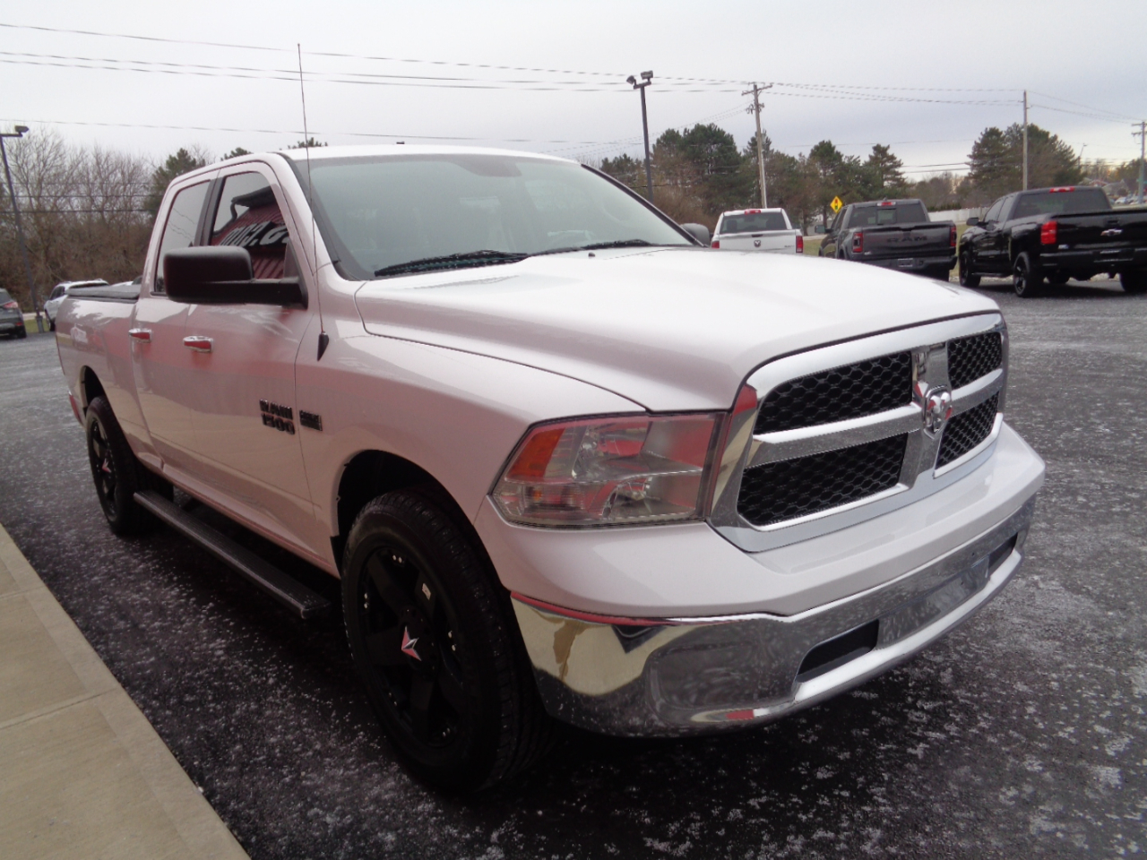 RAM 1500 SLT Quad Cab 4WD 2016