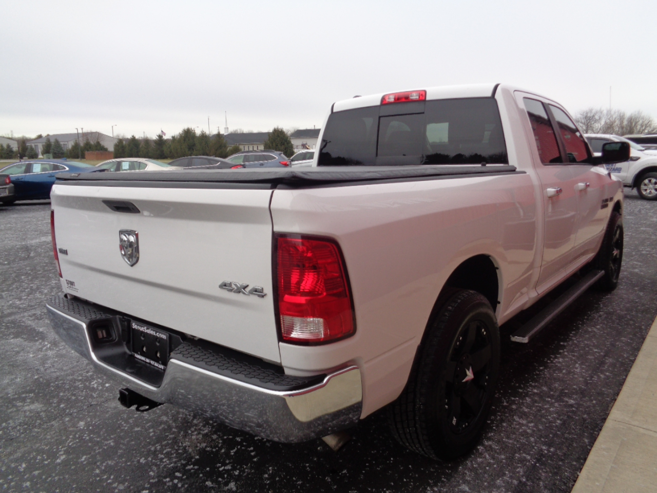 RAM 1500 SLT Quad Cab 4WD 2016