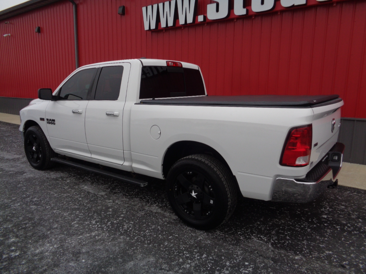 RAM 1500 SLT Quad Cab 4WD 2016