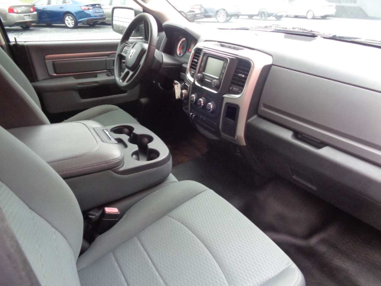 RAM 1500 SLT Quad Cab 4WD 2016