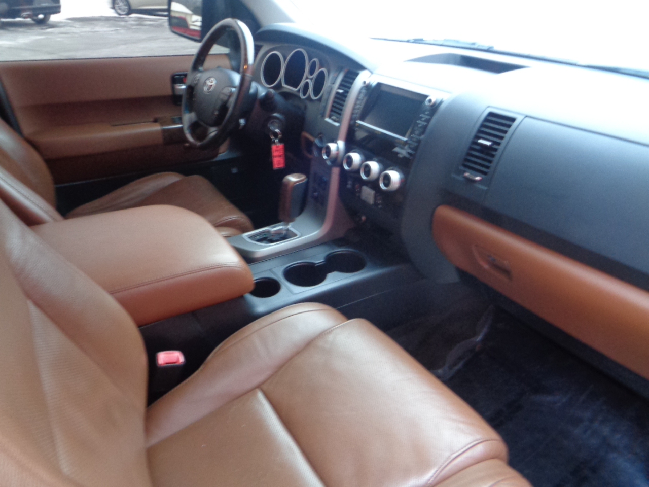 Toyota Sequoia Plantium 4WD FFV 2010