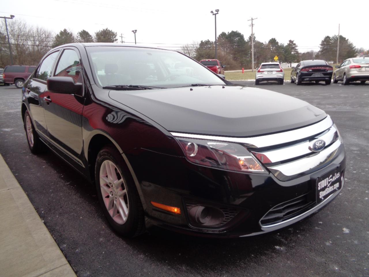 Ford Fusion S 2012