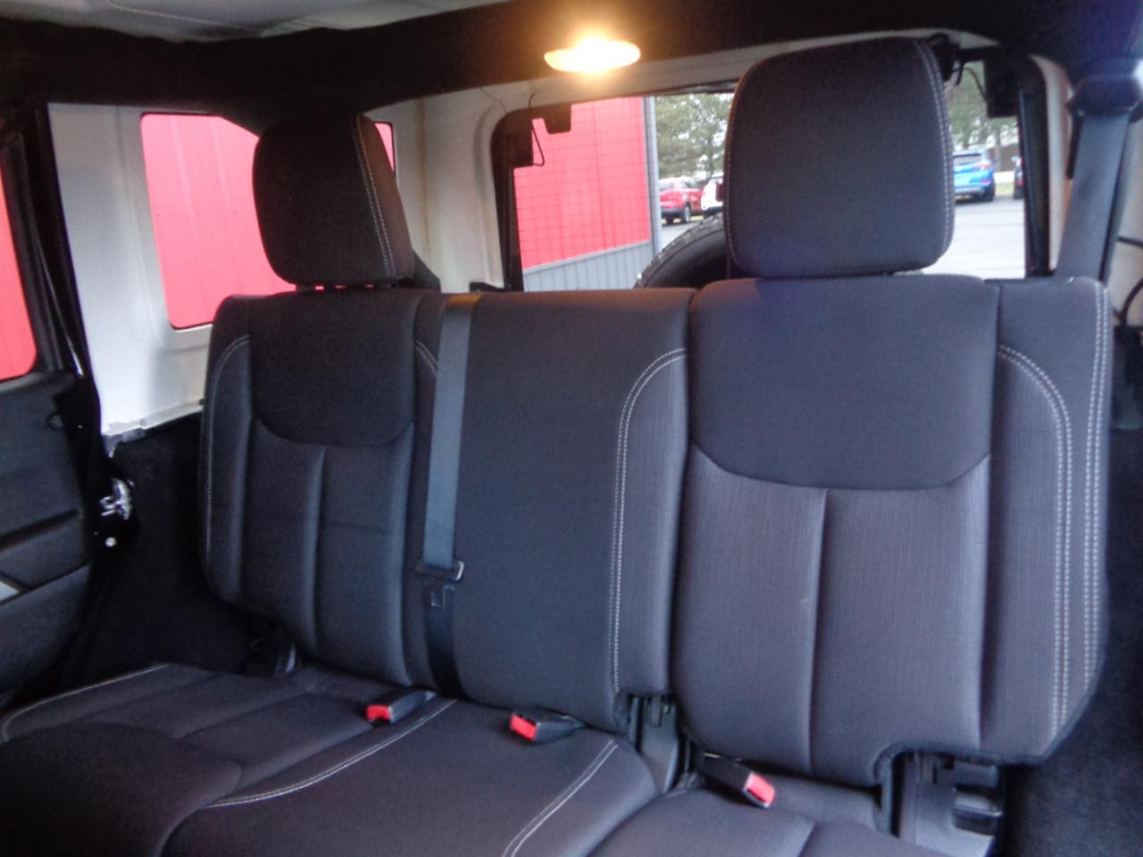 Jeep Wrangler Unlimited Sahara 4WD 2014