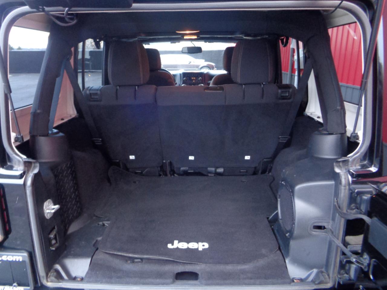 Jeep Wrangler Unlimited Sahara 4WD 2014