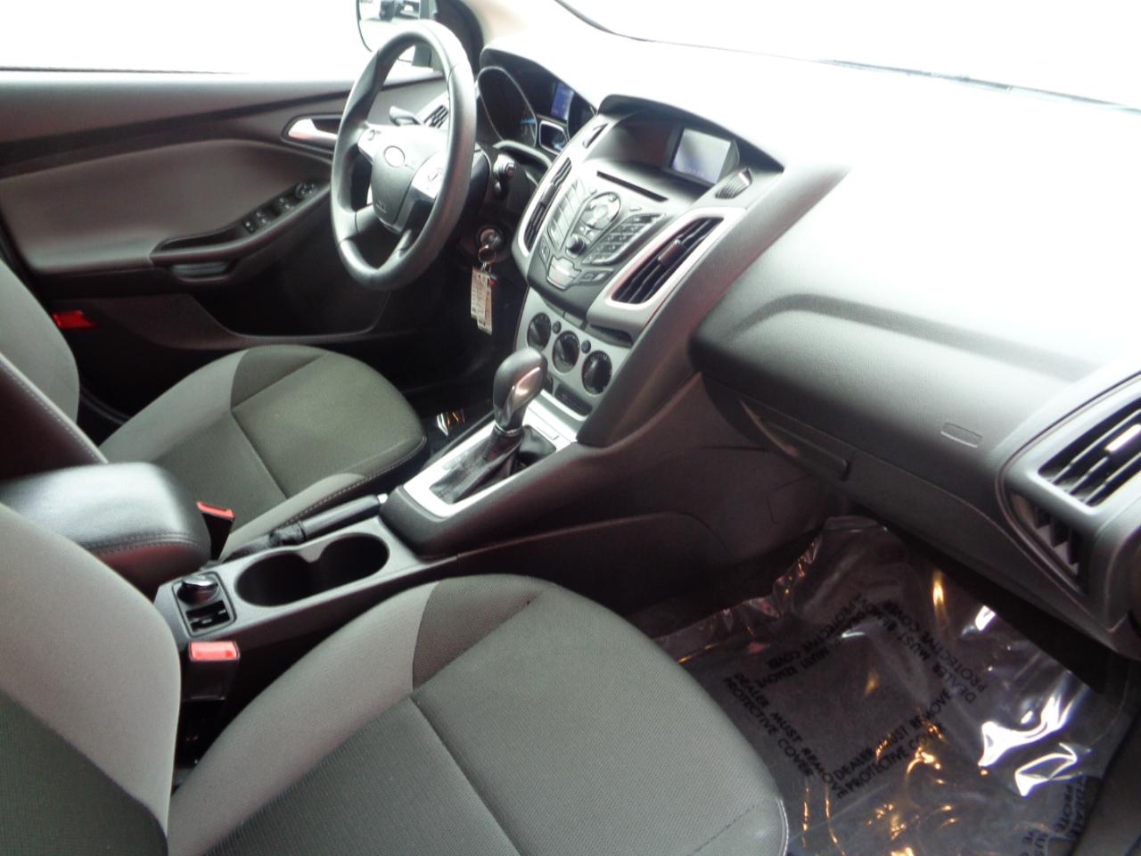 Ford Focus SE Hatch 2014