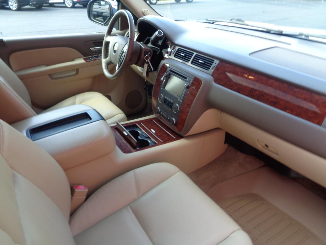 Chevrolet Suburban LTZ 1500 4WD 2011