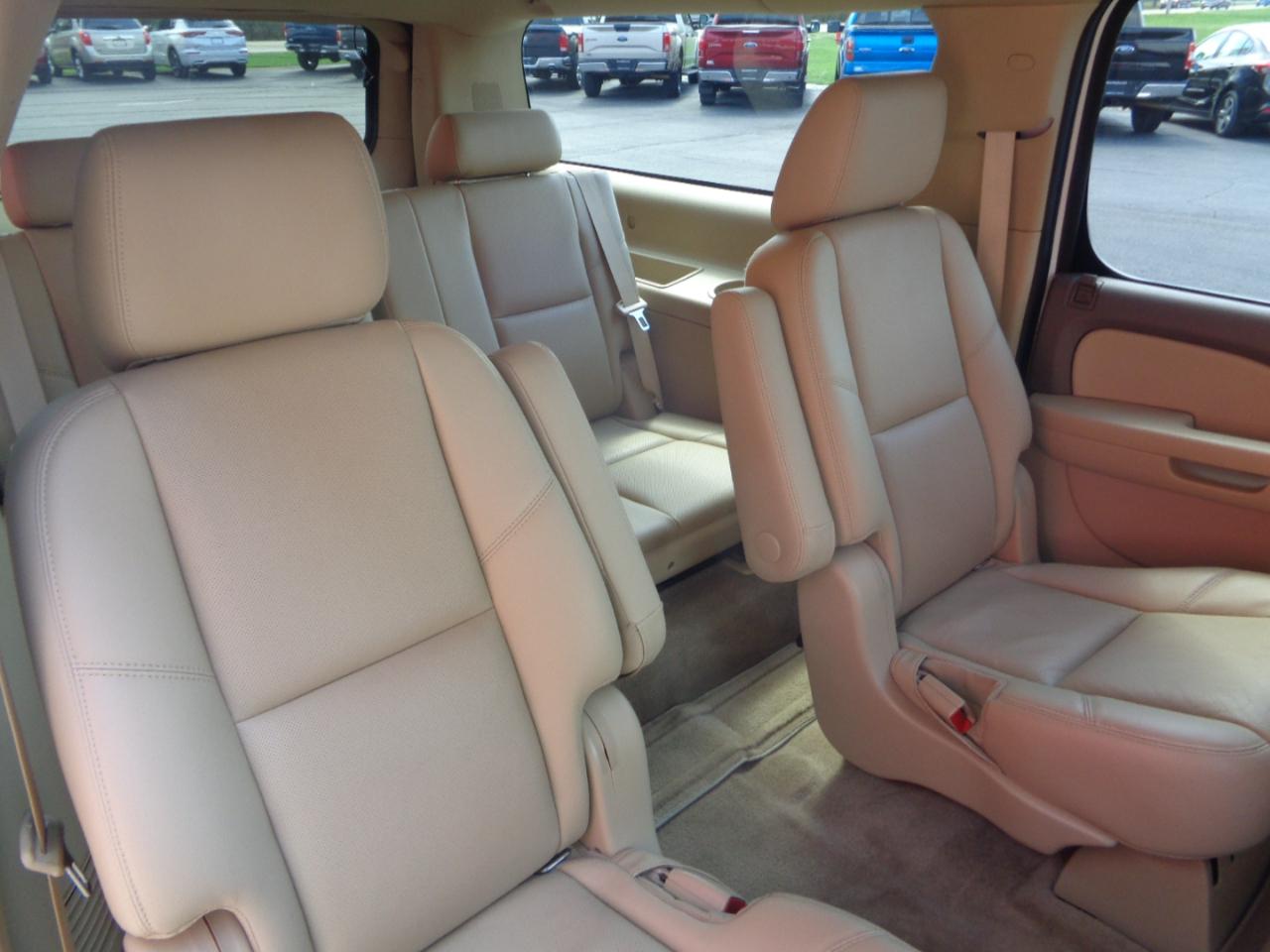 Chevrolet Suburban LTZ 1500 4WD 2011