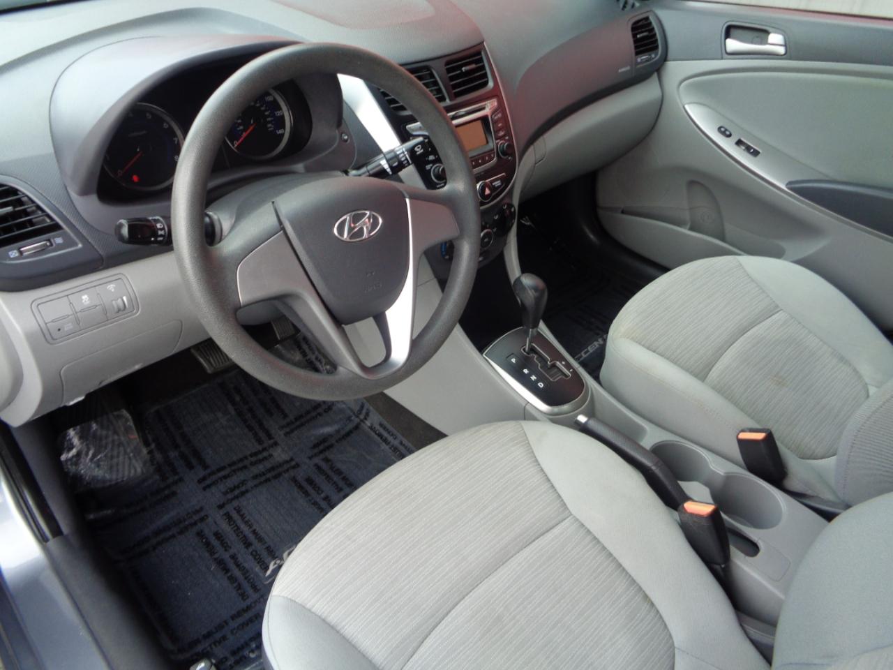 Hyundai Accent SE 4-Door 6A 2017