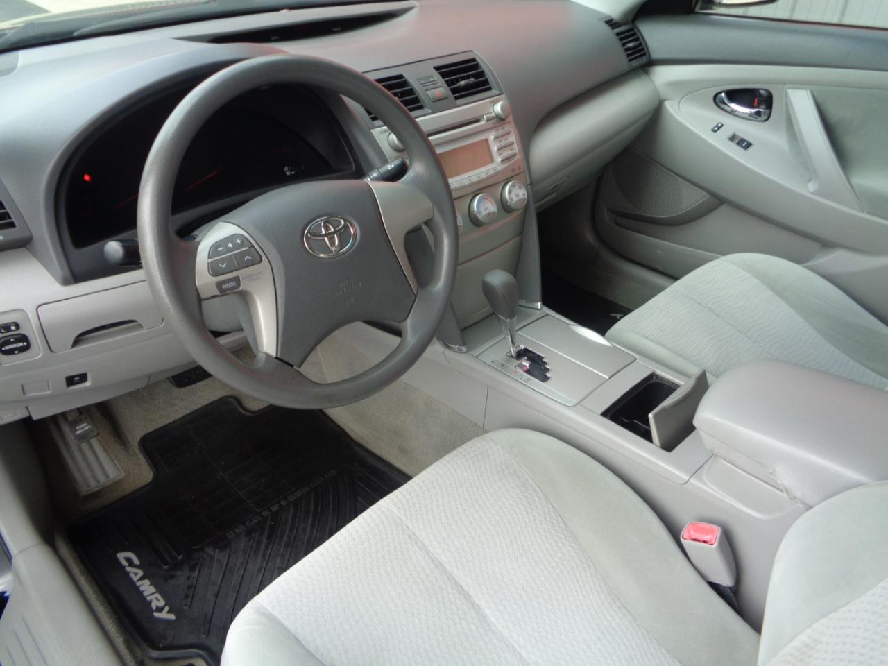 Toyota Camry Base 6-Spd AT 2011