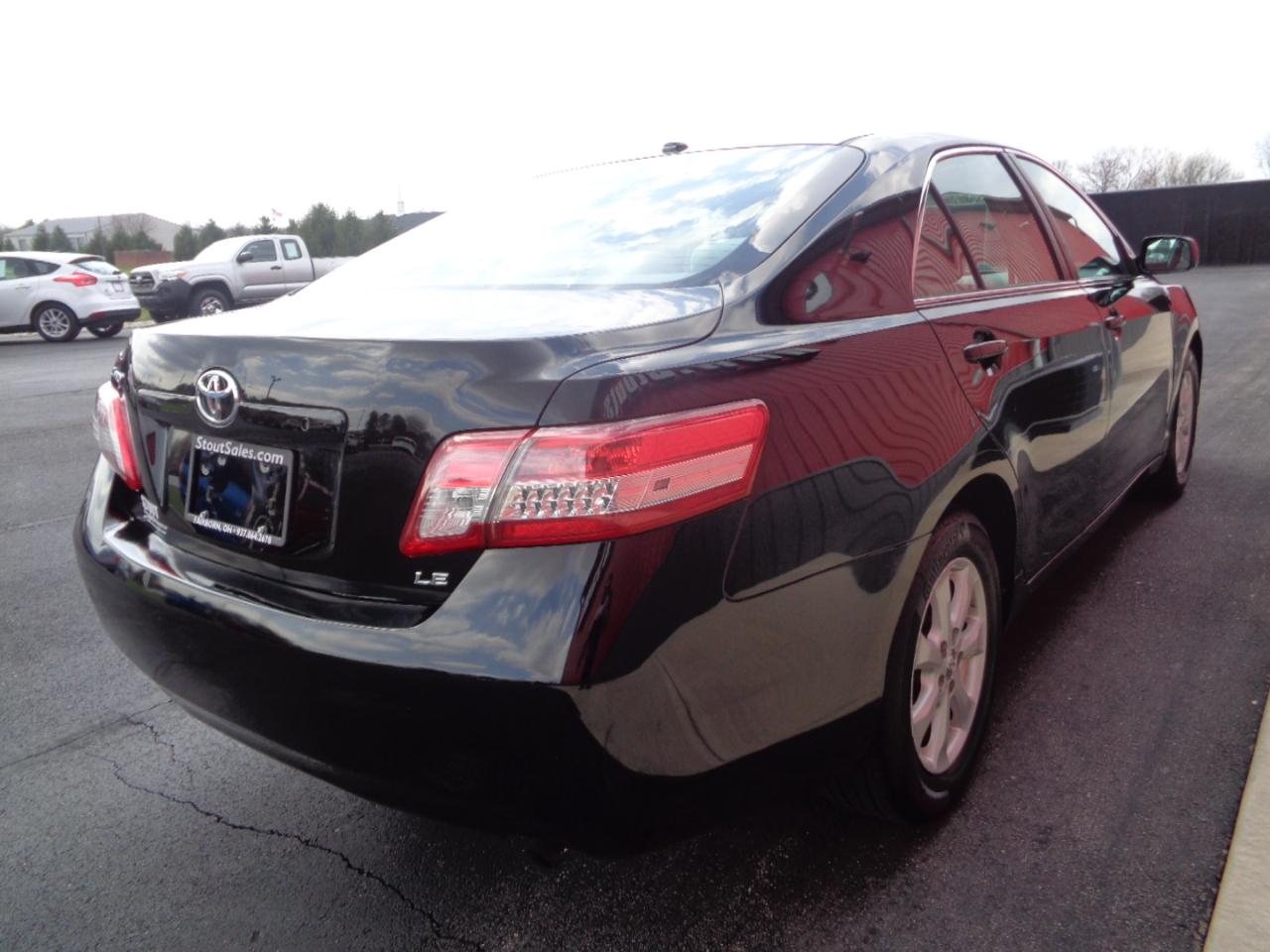 Toyota Camry Base 6-Spd AT 2011