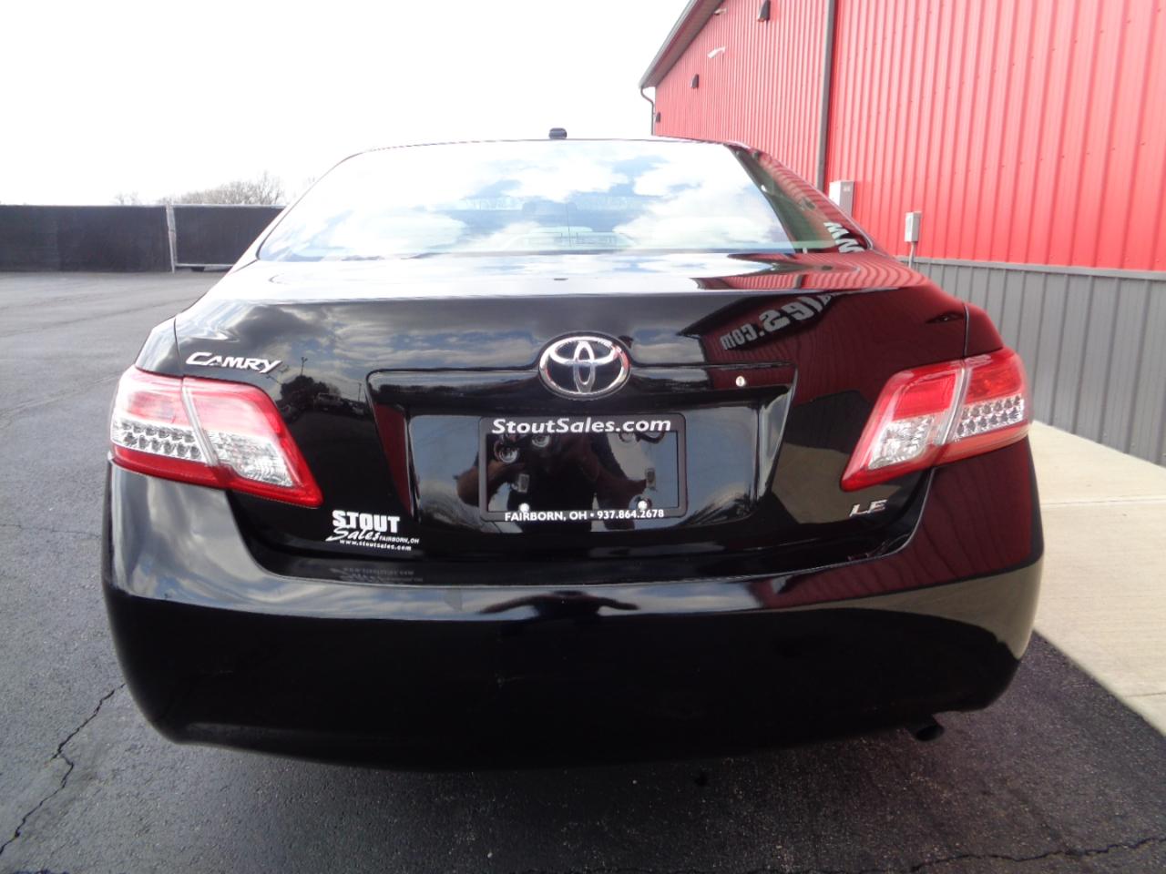 Toyota Camry Base 6-Spd AT 2011