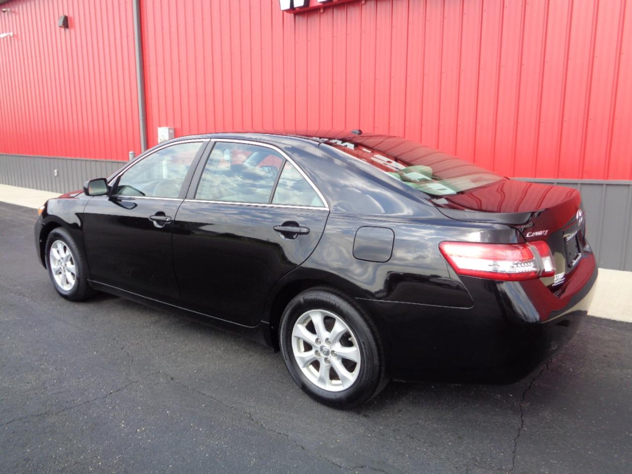Toyota Camry Base 6-Spd AT 2011