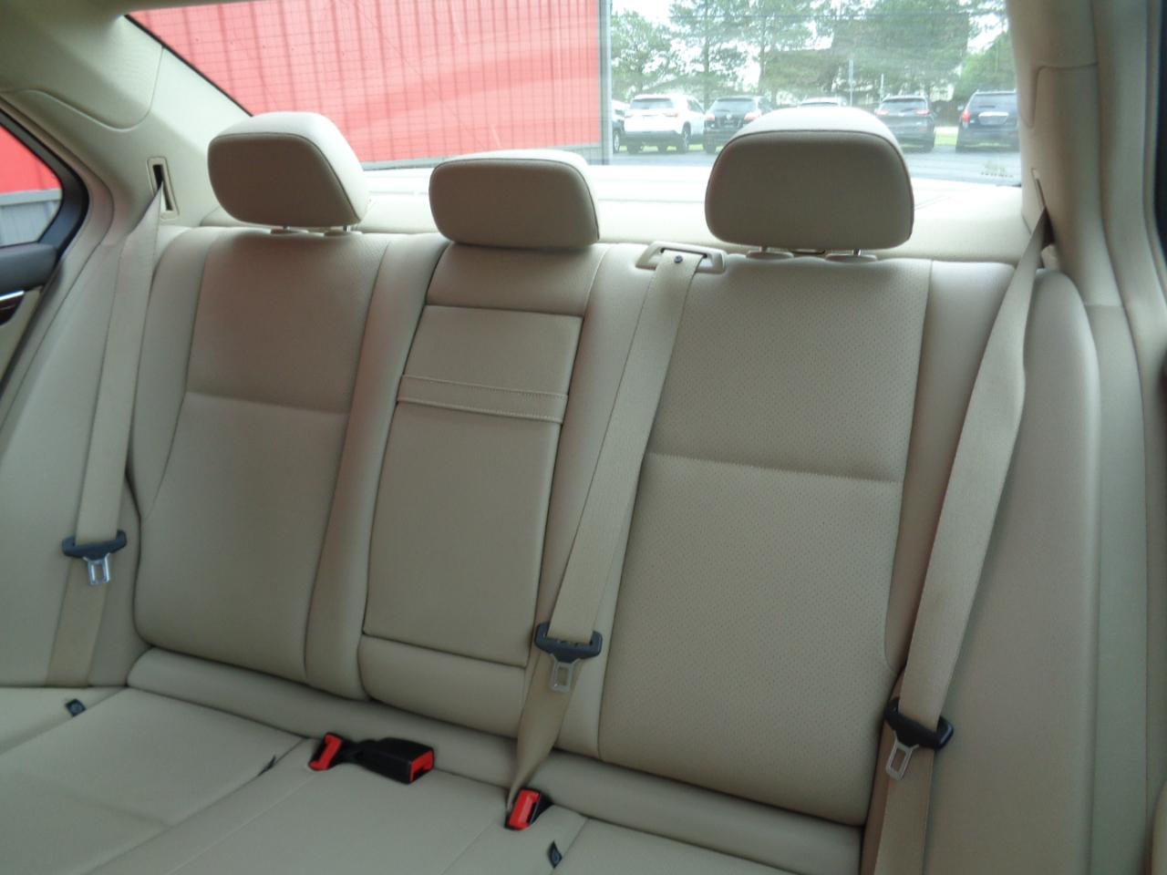 Mercedes-Benz C-Class C300 4MATIC Luxury Sedan 2012