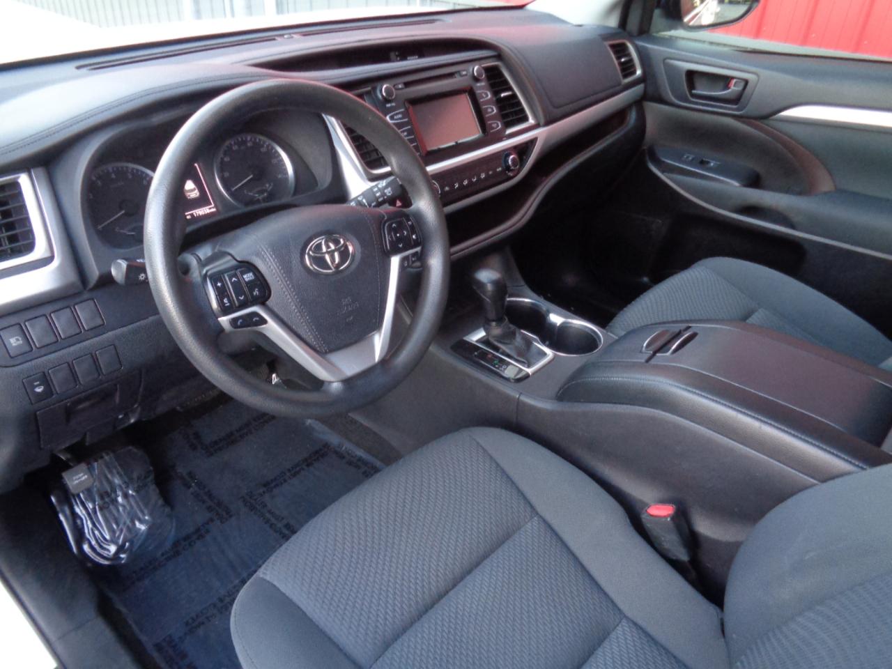 Toyota Highlander LE FWD I4 2019
