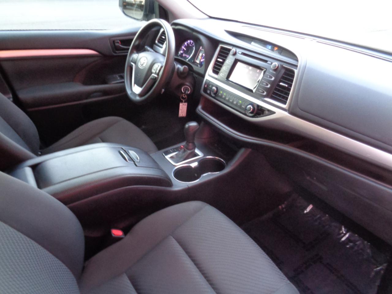 Toyota Highlander LE FWD I4 2019