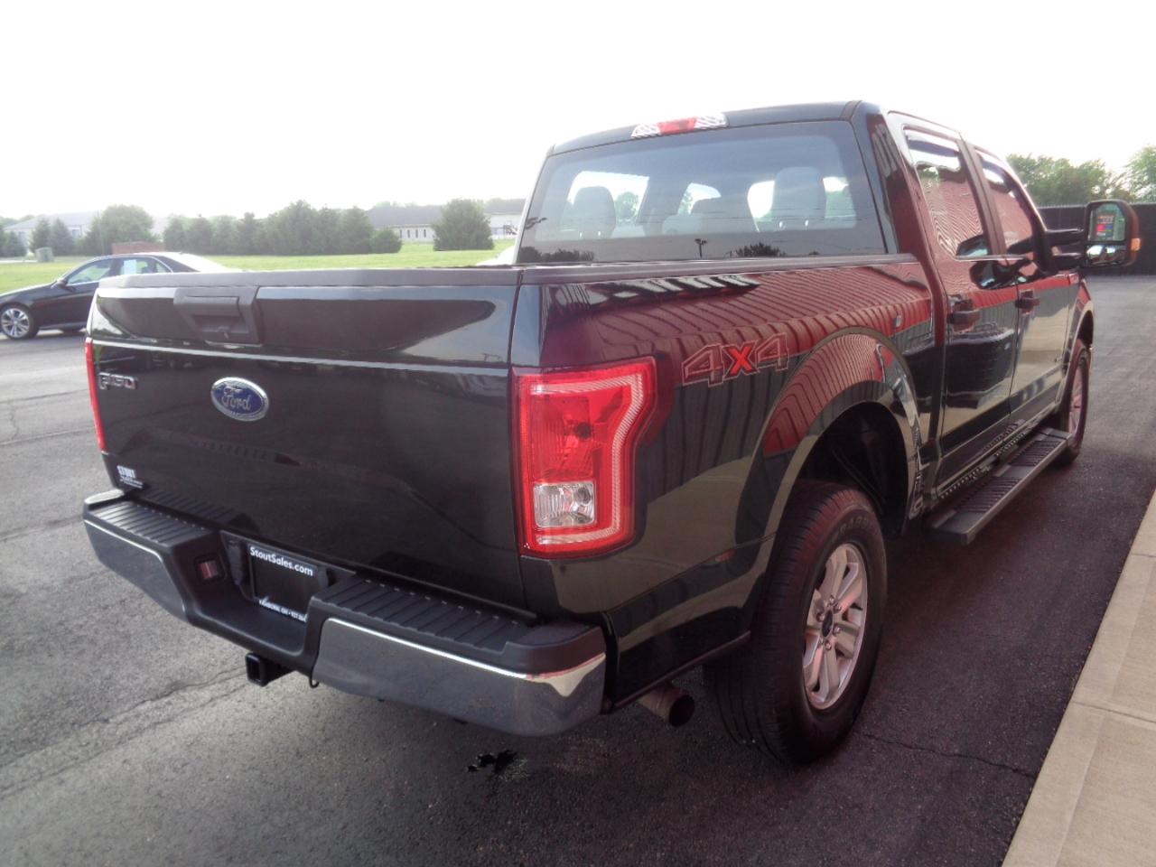 Ford F-150 XL SuperCrew 5.5-ft. Bed 4WD 2015