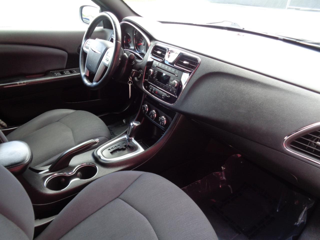 Chrysler 200 Touring 2013
